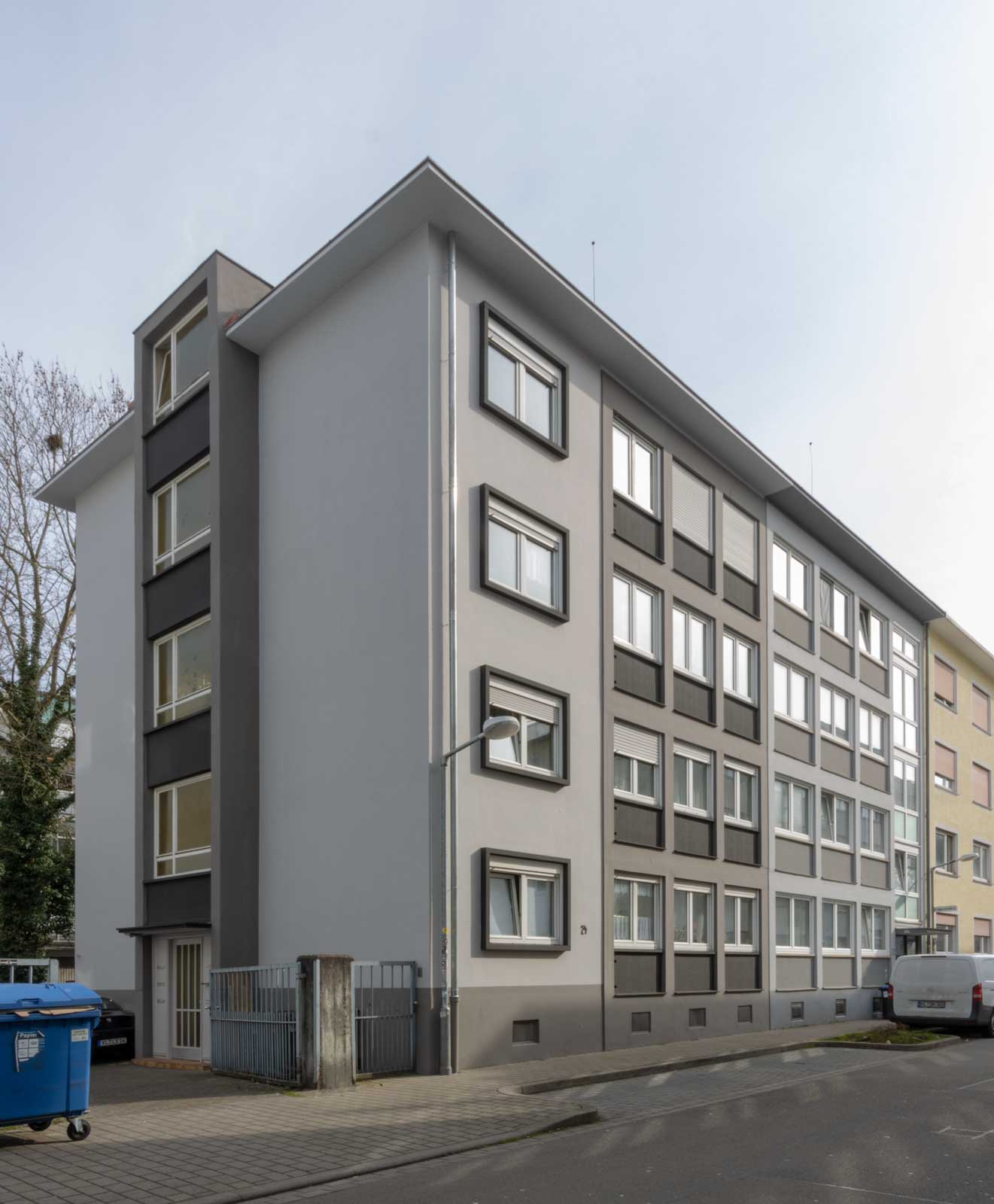 Auch diese Fassade in der Moltkestraße wurde von Tassilo Beck farblich umgesetzt
