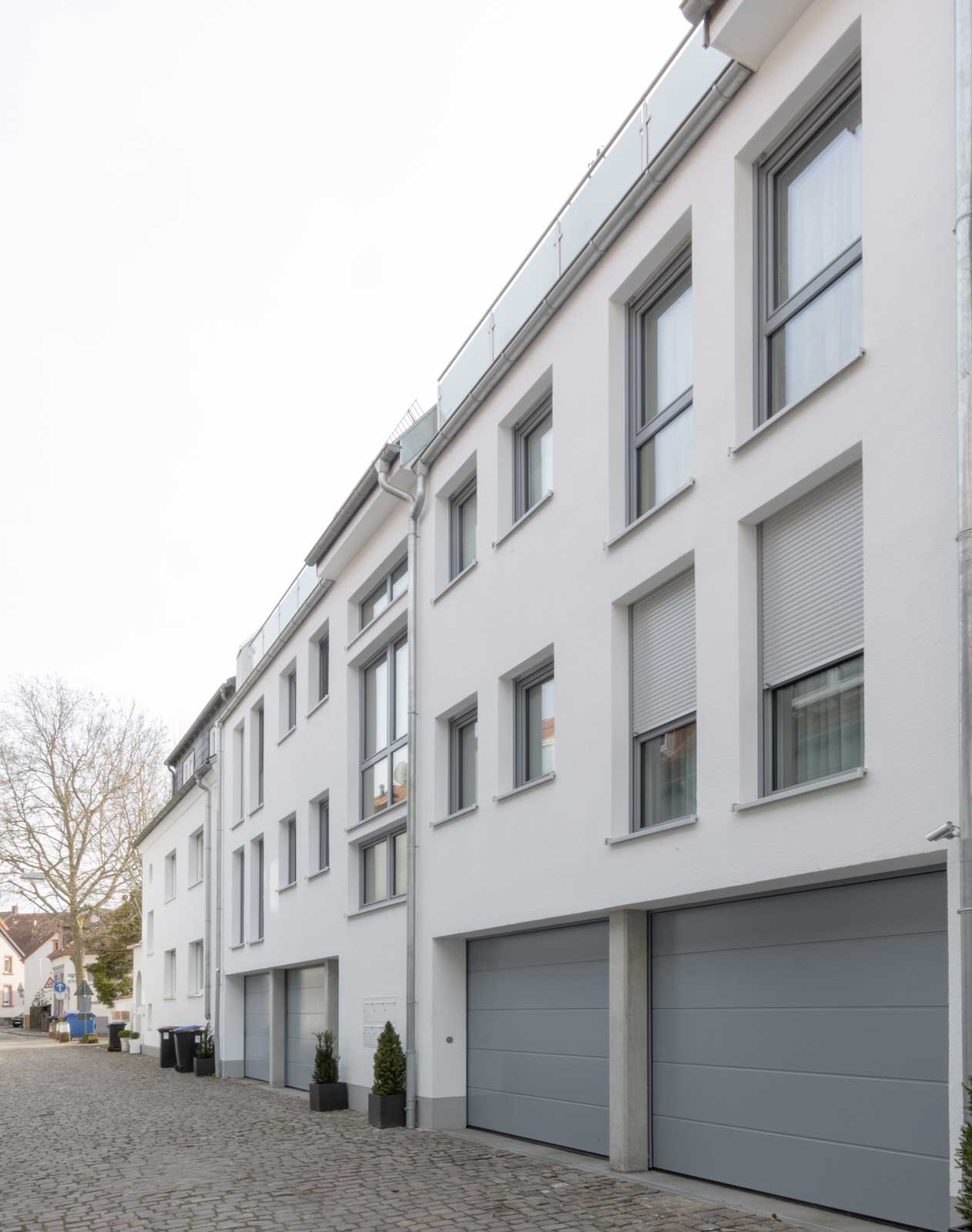 Tassilo Beck streicht, tapeziert und spachtelt diesen Neubau in der Eierstrasse in Kaiserslautern